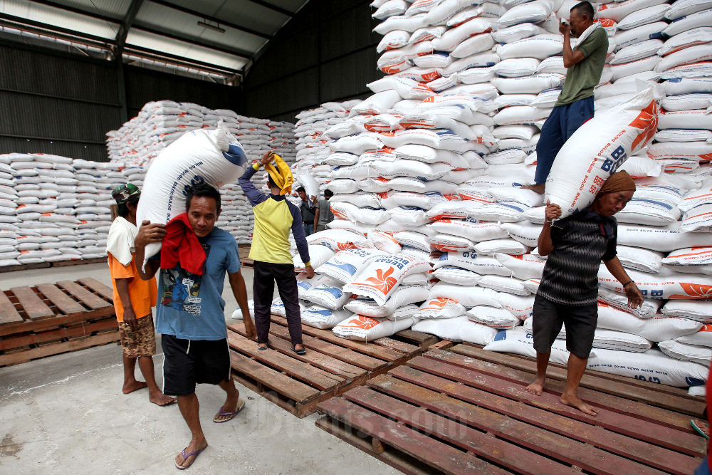 Pemerintah Salurkan 210.000 Ton Bantuan Beras Setiap Bulan: Jokowi