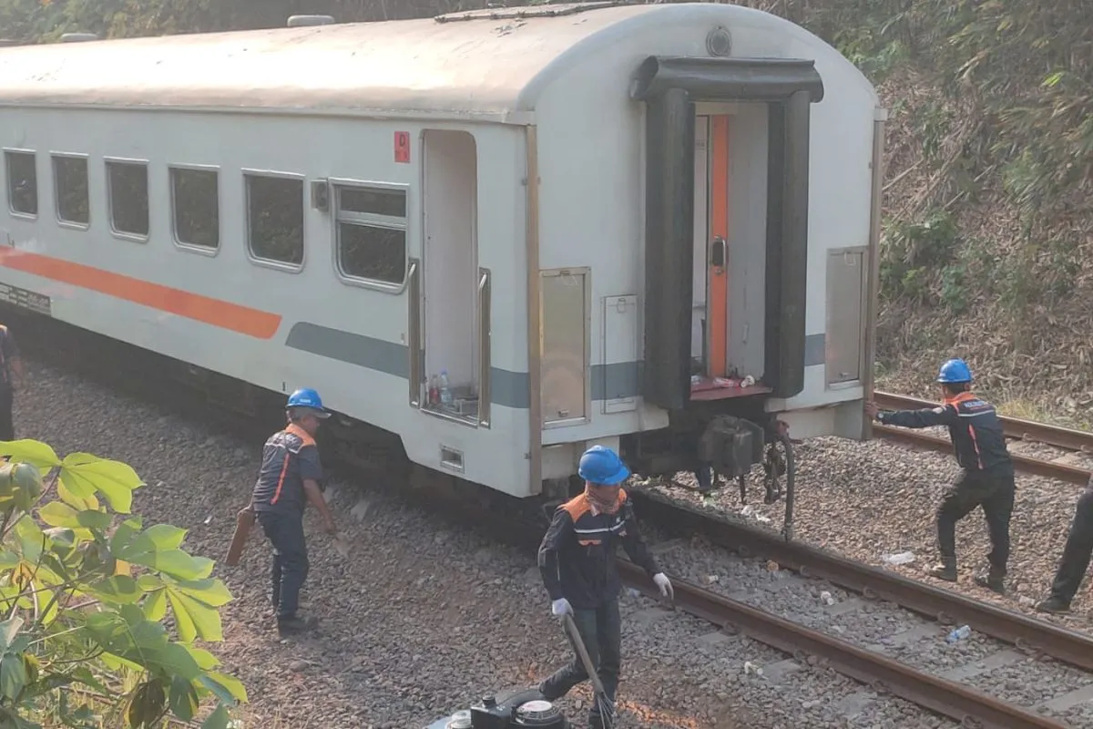 Kereta Walahar anjlok di Jawa Barat, seluruh kru dan penumpang selamat